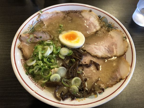「福岡久留米チャーシュー麺」@ラーメン・ホルモン焼肉育元の写真
