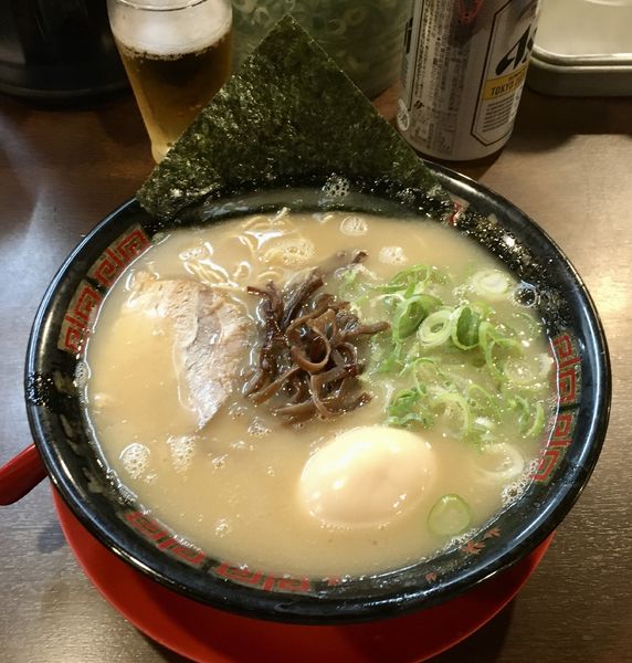 「豚骨醤油ラーメン+味玉」@濃厚とんこつラーメン 有頂天 小牧店の写真