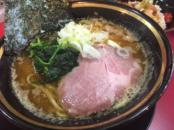 「【限定】丿貫コラボ 蟹豚ラーメン＋半賄い飯」@家系ラーメン とらきち家の写真