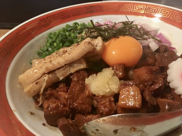 「煮干ルーロー花椒油そば（卵黄・ニンニク） ＋ 追い飯」@焼き貝あぶさんの写真
