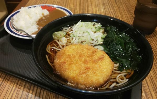 「コロッケそばミニカレーセット」@名代 富士そば 新小岩南口店の写真