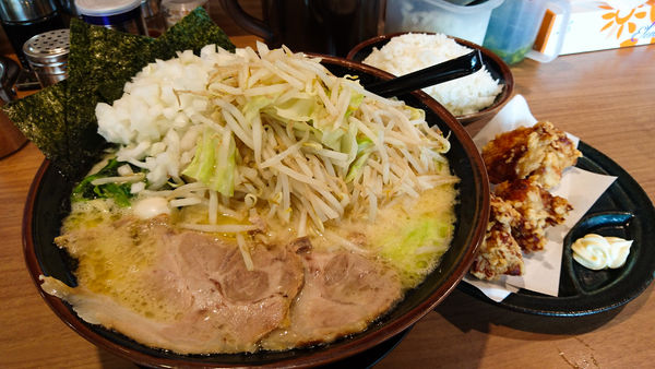 「塩ラーメン唐揚げセット+麺増しＷ+もやキャベＷ+大ライス」@横浜家系ラーメン 小作大和家の写真