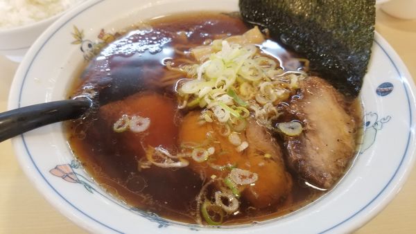 「おすすめ中華そば」@テンホウ 松本渚店の写真