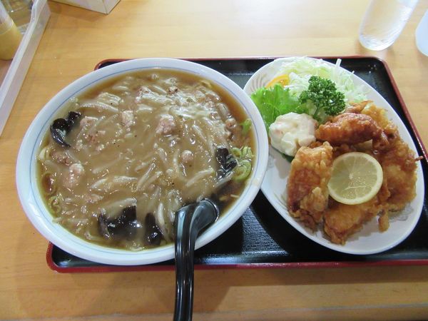 「もやしあんかけらーめん（７５０円）＋唐揚げ６５０円」@らーめん ほんだの写真