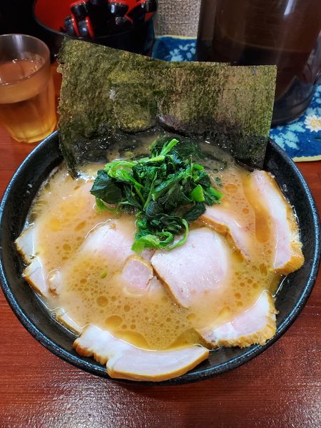 「チャーシューめん（スモークロース５枚‼）」@横浜家系らーめん 天王家 寒川総本店の写真