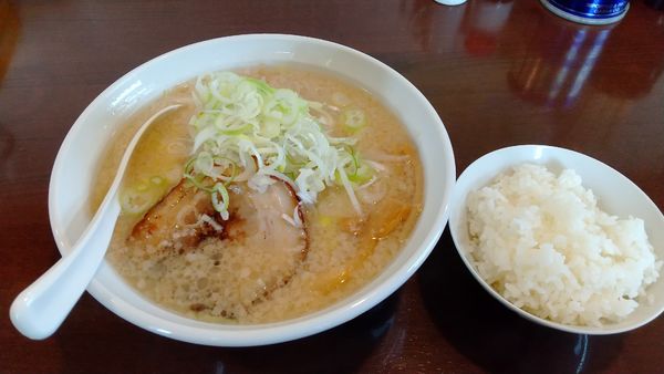 「塩とんこつらーめん 大盛 800円」@とんとん船の写真