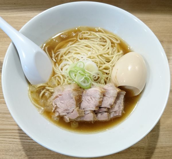 「比内鶏肉そば 小 ＋半熟煮たまご」@自家製麺 伊藤 神田店の写真
