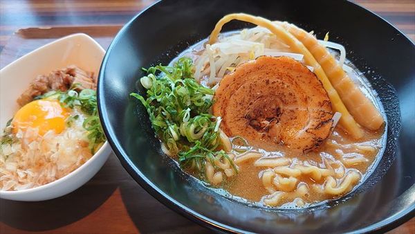 「白とんそば」@麺屋 輝之介の写真