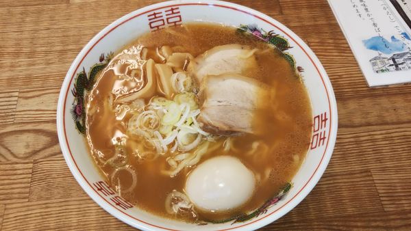 「蔵出ししょうゆ大盛り（750円）＋味玉（100円）」@喜多方食堂 浅草本店の写真