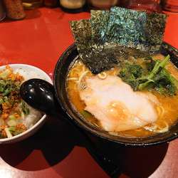 ラーメン（固め、濃いめ）、ネギチャーシューごはん