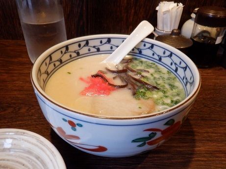 「博多とんこつラーメン」@九州居酒屋 いちばんやの写真