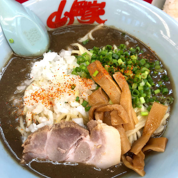 「鬼煮干しラーメン　860円」@ラーメン山岡家 太田店の写真