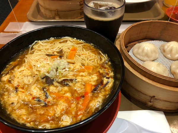 「酸辣湯麺小籠包セット1160円・大盛100円」@京鼎樓小館 三井アウトレットパーク入間店の写真