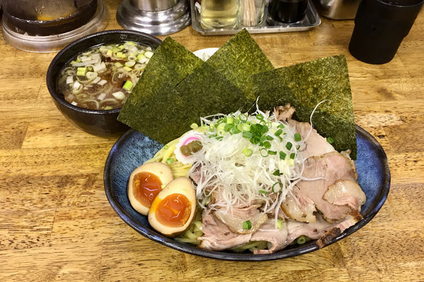 「【丸めの日限定】特製 燻製チャーシュー塩つけ麺(中盛) 1,35」@中華蕎麦 丸め 東久留米店の写真