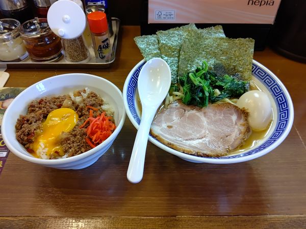 「達磨ラーメン(中盛・250g)760円→500円＋味玉」@豚骨醤油家系ラーメン 達磨堂 前橋総本店の写真