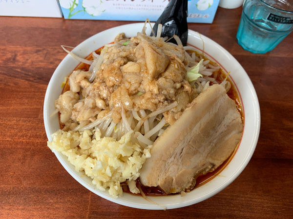 「旨辛豚そば　ニンニク油カラメトッピング」@激辛ラーメン専門店 レッチリ 土浦本店の写真