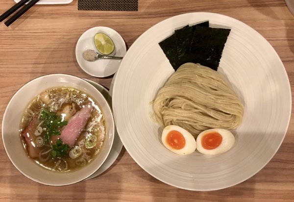 「サッポロラガービール 赤星 中瓶 → 特製塩つけ ＋ 昆布水」@麺処 ほん田 秋葉原本店の写真