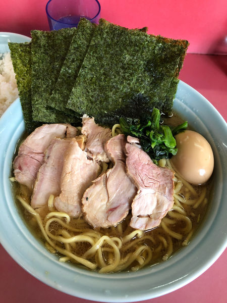 「チャーシュー麺大盛り　海苔　ライス　たまご」@沼津家の写真