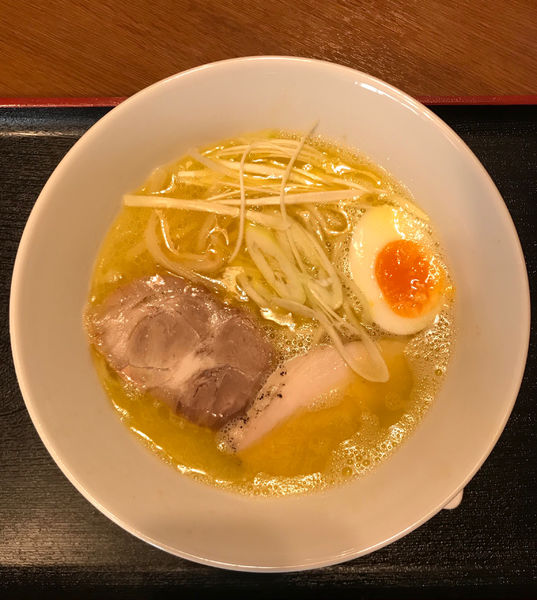 「豚鶏　しお味」@麺魂 さまろの写真