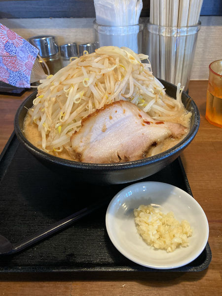 「味噌豚基本　麺野菜脂増　ニンニク別盛」@麺賊喜三郎の写真