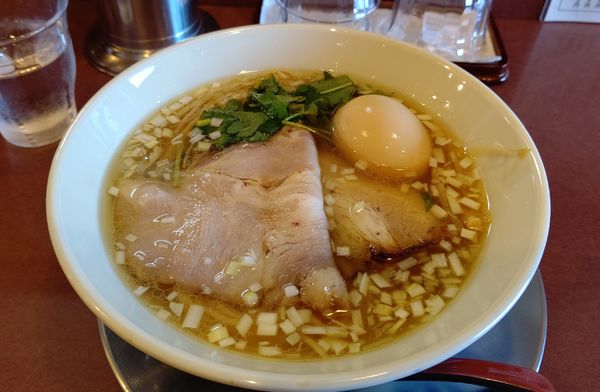 「鶏煮干し塩らーめん　味玉　820円」@麺食房 わたなべの写真