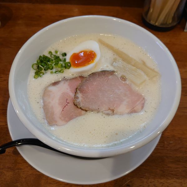 「豚ＣＨＩＫＩしおラーメン」@ラーメン家 みつ葉 the secondの写真