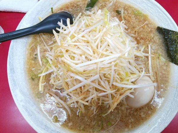 「ねぎみそラーメン（中盛）＋ねぎ＋味付玉子」@ニューラーメンショップの写真