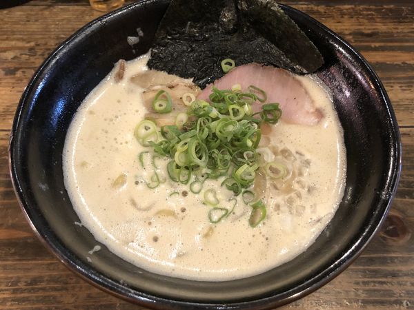 「豚骨らーめん」@進化驀進 京町堀本店の写真