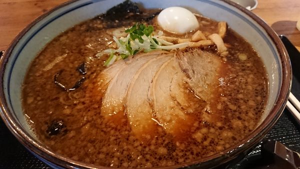 「醤油＋無料ゆでたまご」@札幌麺処 白樺山荘 横浜店の写真