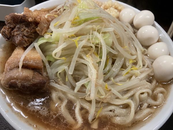 「らーめん＋うずら＋ヤサイ少な目＋ニンニク」@ぶたけん。の写真