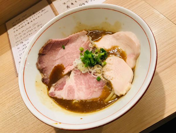 「熟成鶏そば＋鶏ローストポークバターライス」@麺処 鶏谷の写真