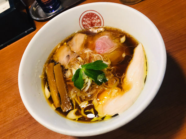 「鶏醤油らーめん」@らぁ麺とうひちの写真