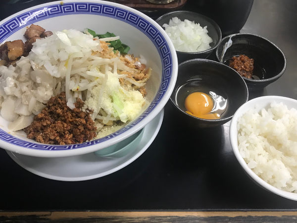 「まぜそば女子盛り＋やくみ、半ライス」@雷神屋の写真