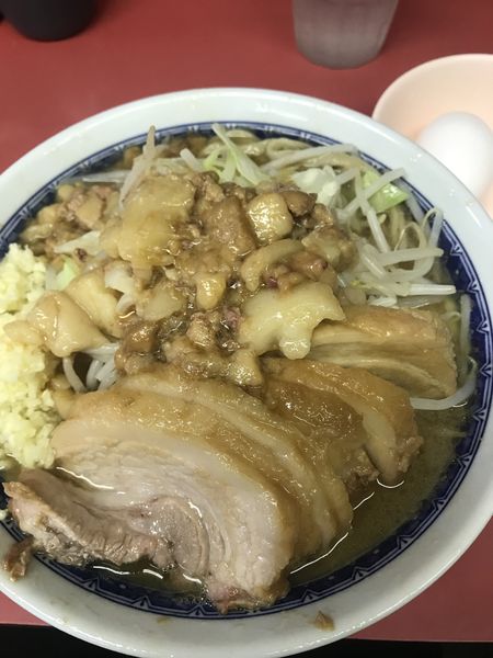 「小豚入り、少なめ、ニンニク、アブラ」@ラーメン二郎 桜台駅前店の写真