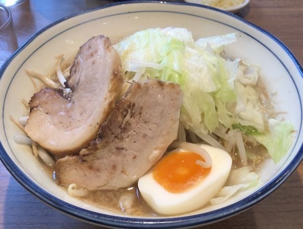 「醤油とんこつ  野菜増し」@らーめん勇の写真