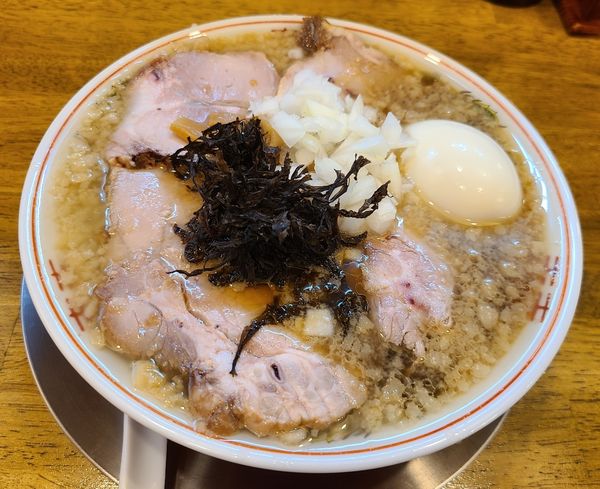 「チャーシュウ中華そば(大あぶら)¥1100+味玉子¥150」@背脂煮干中華そば 我武者羅 初台店の写真