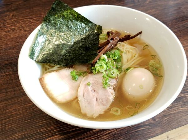 「味玉白醤油ラーメン850円」@自家製麺 コトホギの写真