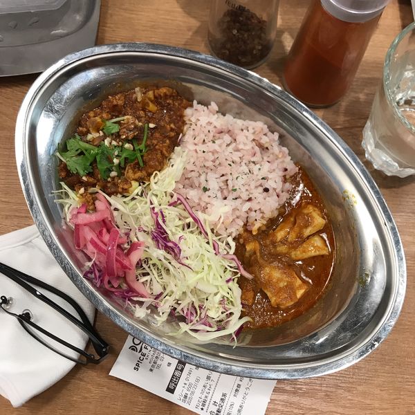 「TWINS CURRY（チキンとキーマのあい盛りカレー）」@SPICE FACTORY ecute品川サウス店の写真