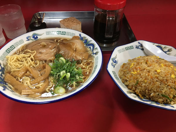 「ラーメン大盛 チャーハン並」@中華 萬来軒の写真