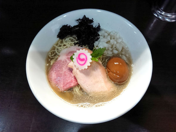 「煮干しそば+味玉」@中華そば いづるの写真