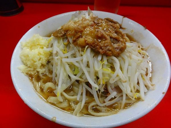 「小ラーメン 790円 野菜少な目ニンニク脂」@ラーメン二郎 松戸駅前店の写真