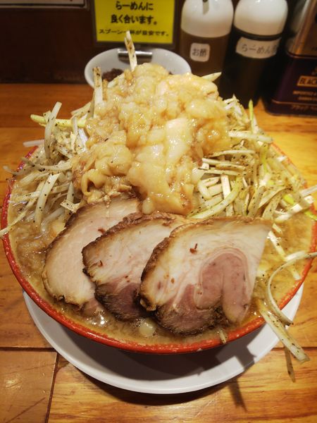 「ネギラーメン ヤサイ、アブラ」@らーめん バリ男 新橋本店の写真