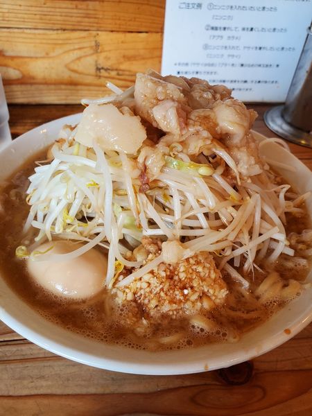 「大ラーメン　全マシ」@ラーメン神豚 関東学院前店の写真