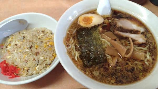 「ラーメン＋半チャーハン」@雨風本舗の写真