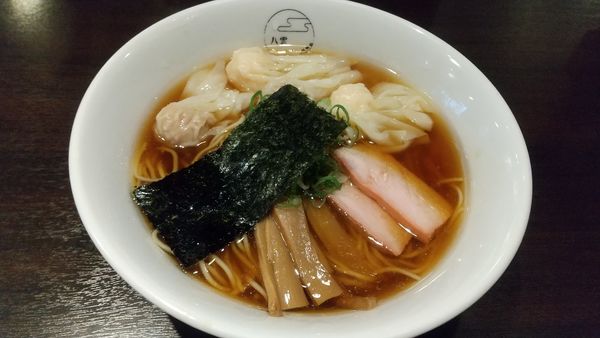 「特製ワンタン麺ハーフ黒だし1000円」@八雲の写真