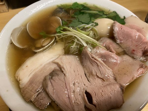 「貝出汁らーめん＋肉増し」@らーめん よこ田の写真