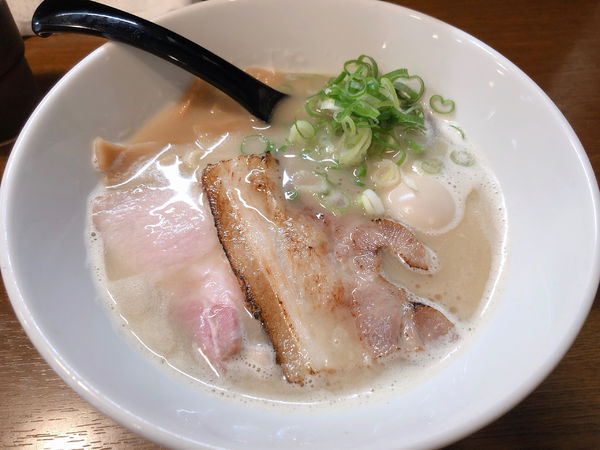 「鶏白湯らあめん (醤油) 味玉」@らあめん こそっとの写真