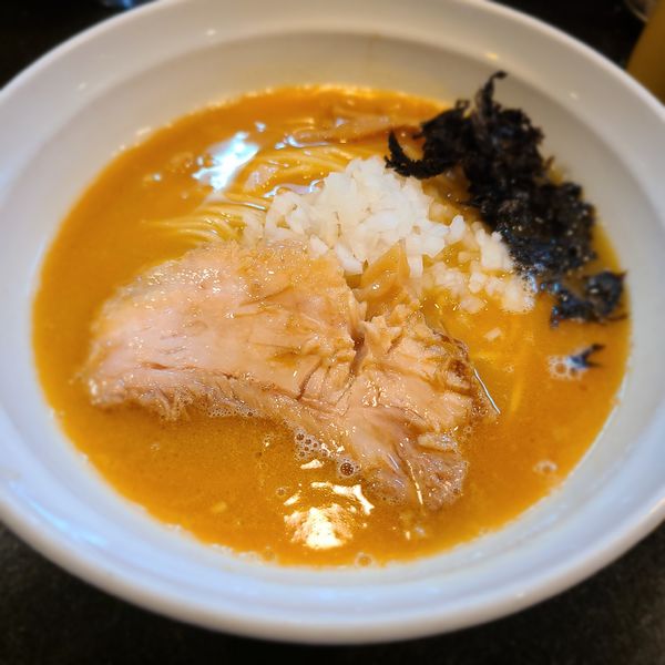 「びんびん海老蕎麦(バラチャーシュー)」@七福軒の写真