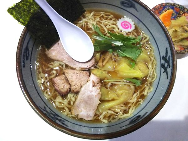 「手打ちワンタン麺（醤油）　840円」@手打ち中華そば 凌駕の写真