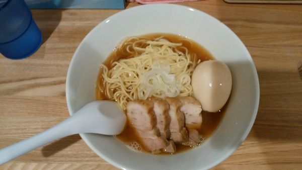 「肉そば小(焼豚4枚)¥800+半熟煮玉子」@自家製麺 伊藤 神田店の写真